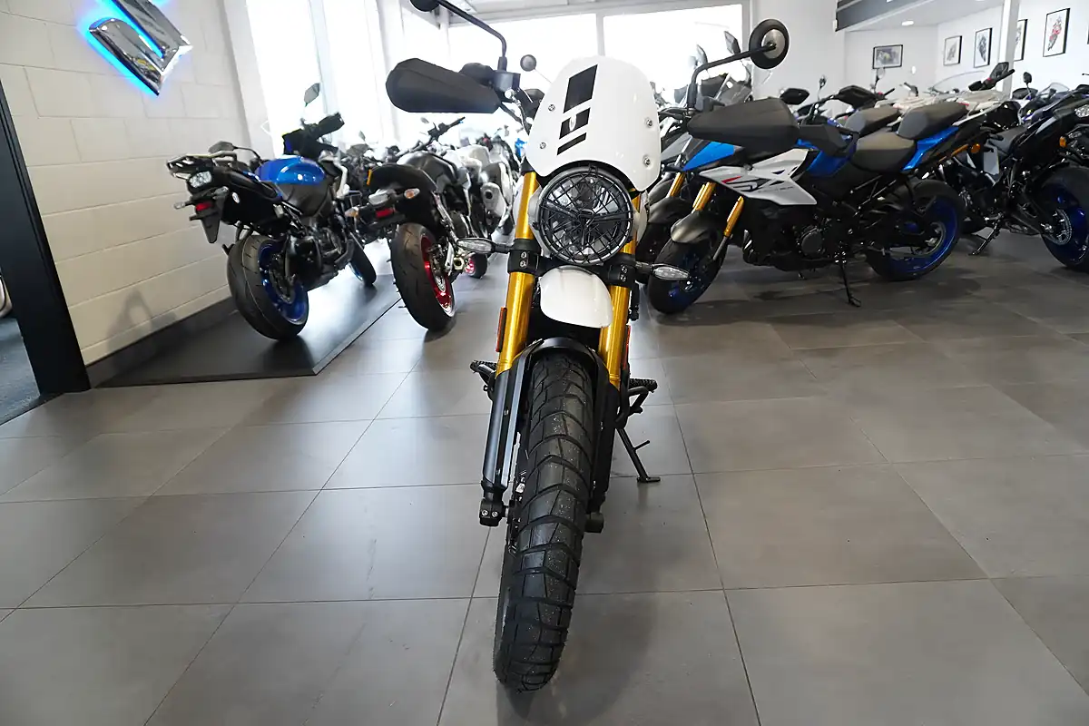 Used 2026 Triumph Scrambler 400 Xc Vanilla White - Interior and Exterior details 3