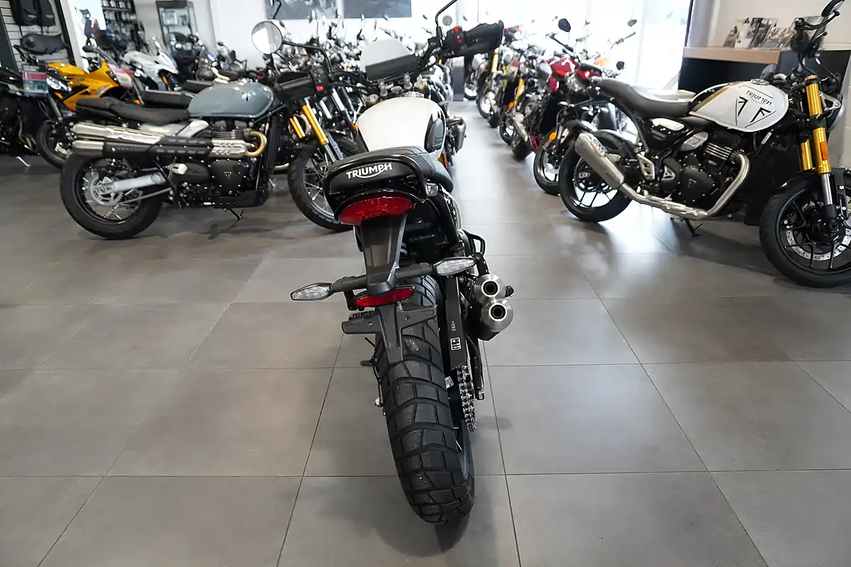 Used 2026 Triumph Scrambler 400 Xc Vanilla White - Interior and Exterior details 4