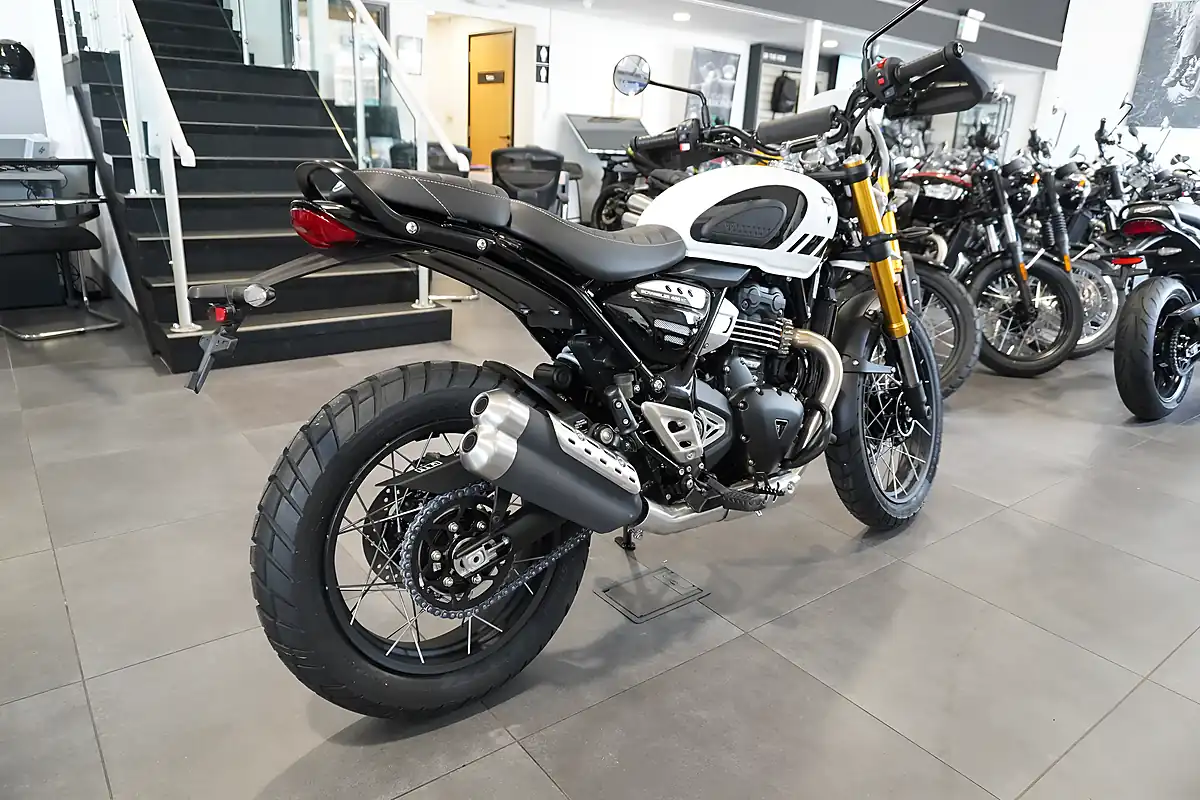 Used 2026 Triumph Scrambler 400 Xc Vanilla White - Interior and Exterior details 5