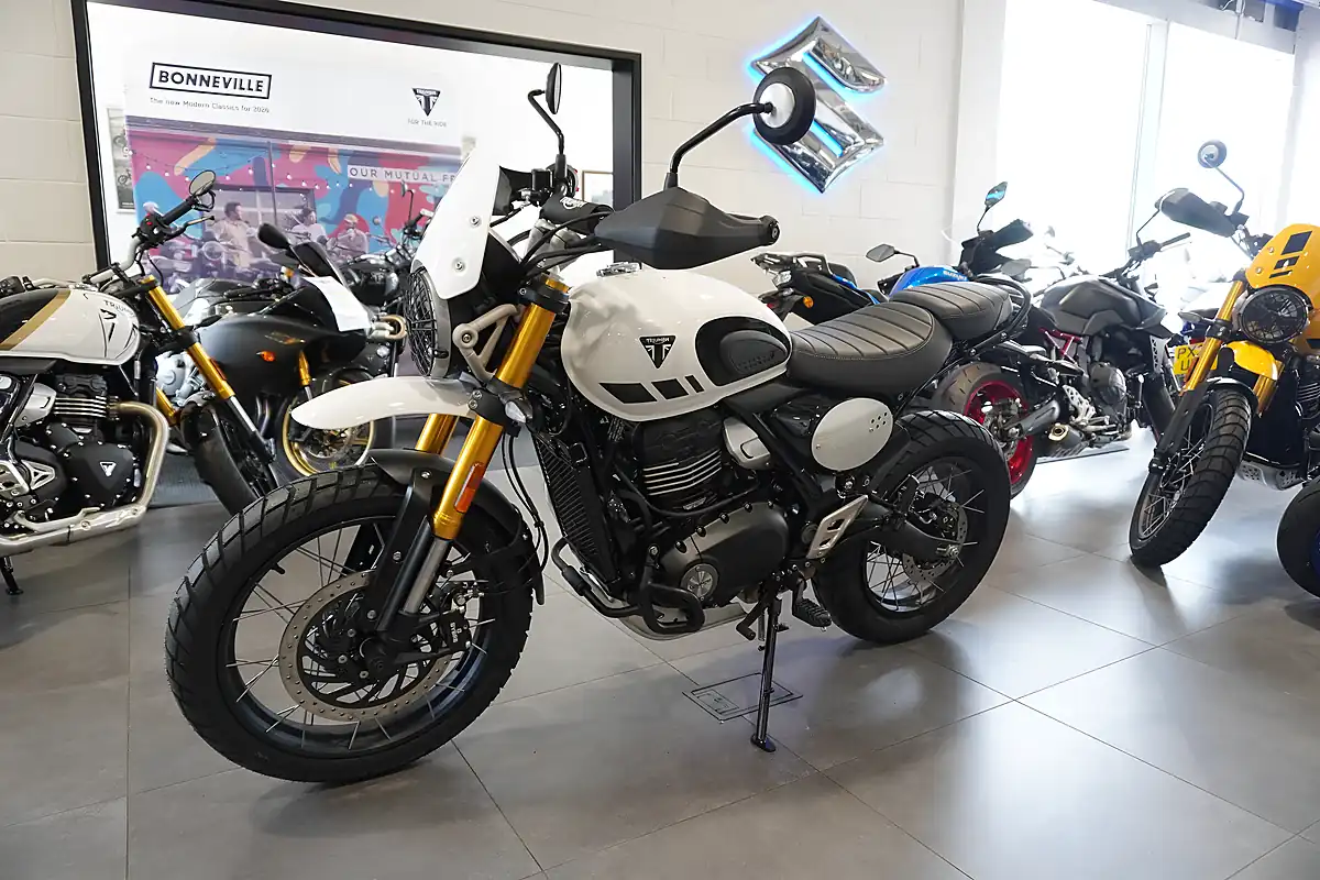 Used 2026 Triumph Scrambler 400 Xc Vanilla White - Interior and Exterior details 6