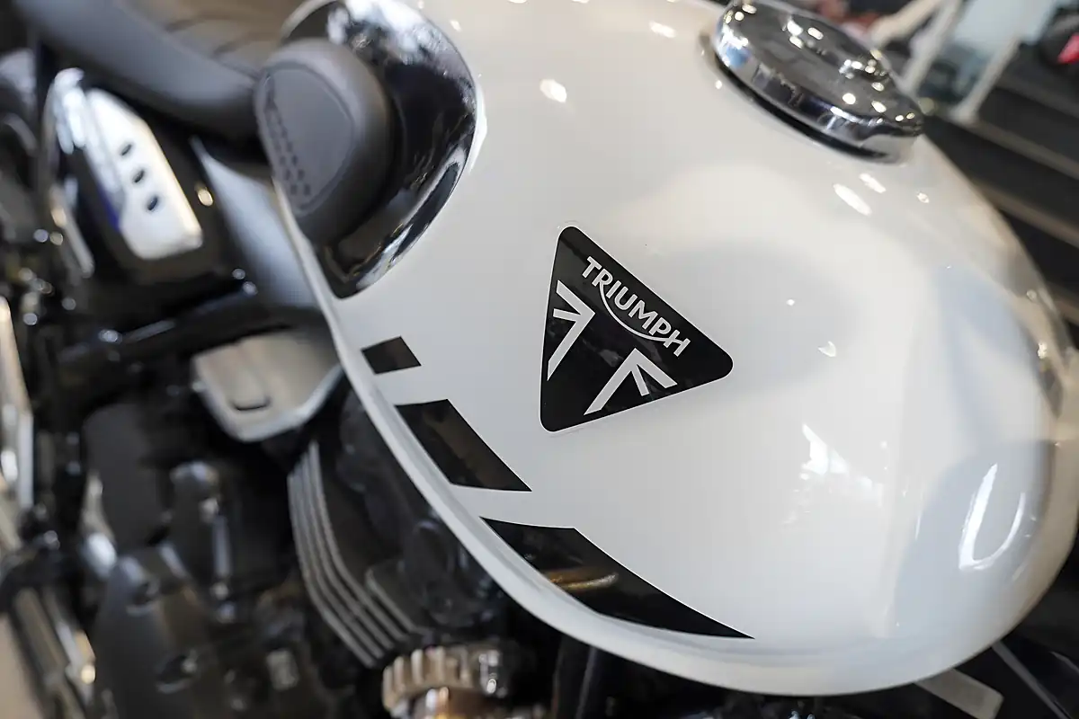 Used 2026 Triumph Scrambler 400 Xc Vanilla White - Interior and Exterior details 9