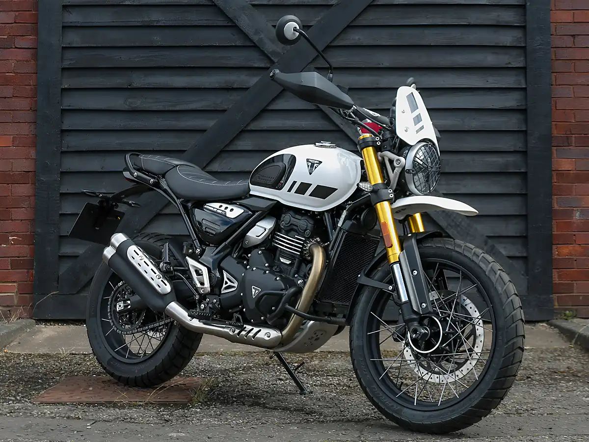 Used 2026 Triumph Scrambler 400 Xc Vanilla White - Interior and Exterior details 4