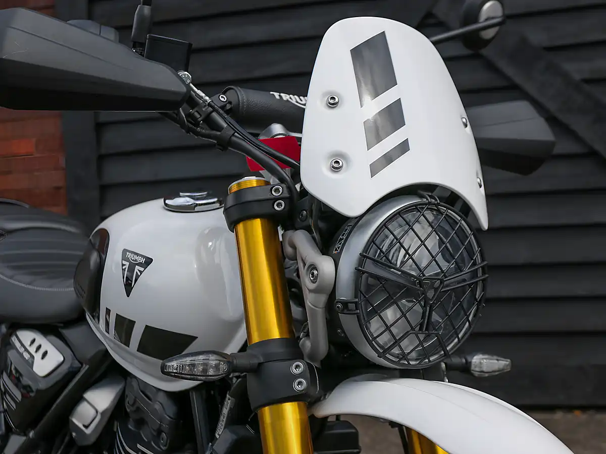 Used 2026 Triumph Scrambler 400 Xc Vanilla White - Interior and Exterior details 6