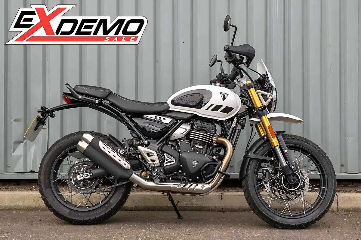 Used 2026 Triumph Scrambler 400 Xc Vanilla White - Front View