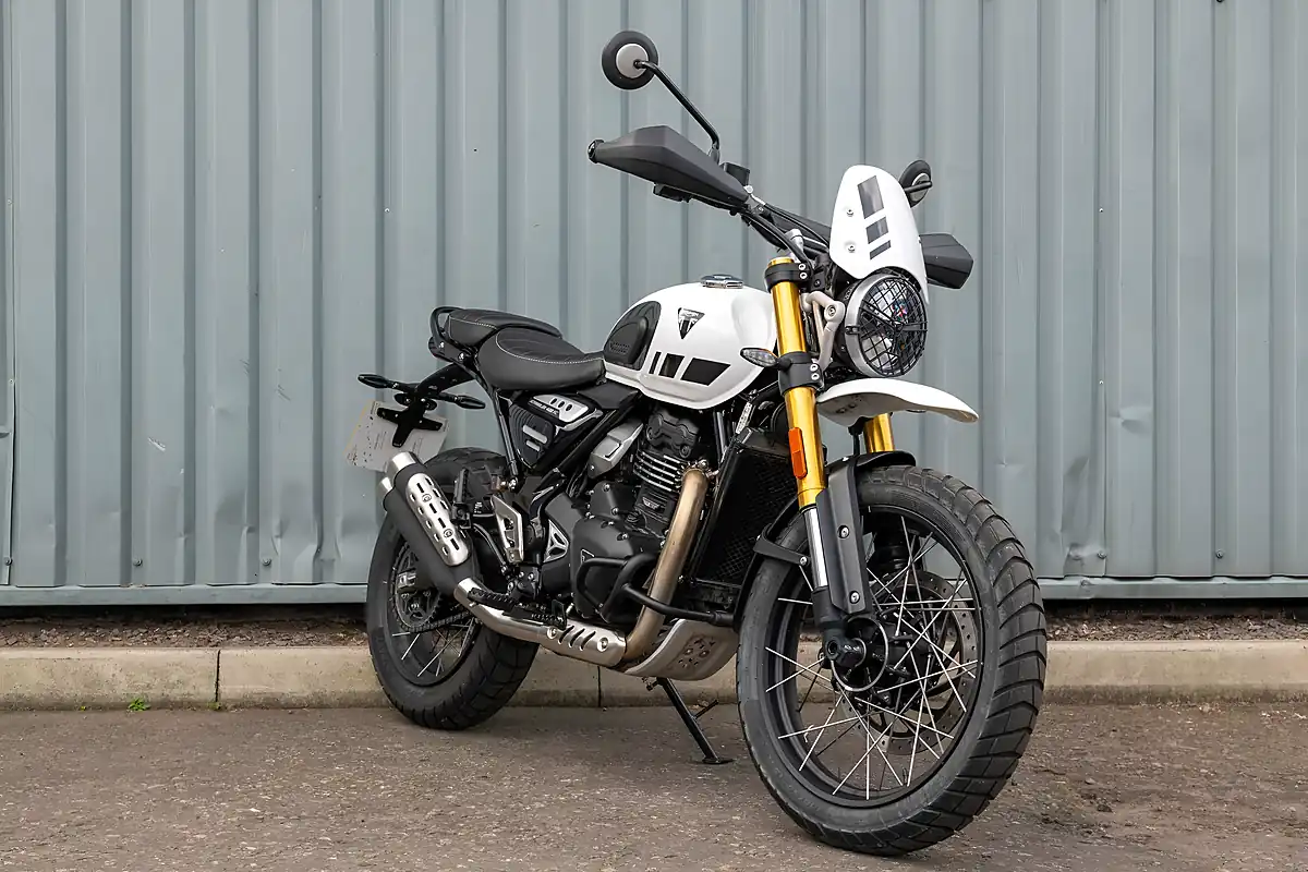 Used 2026 Triumph Scrambler 400 Xc Vanilla White - Interior and Exterior details 2