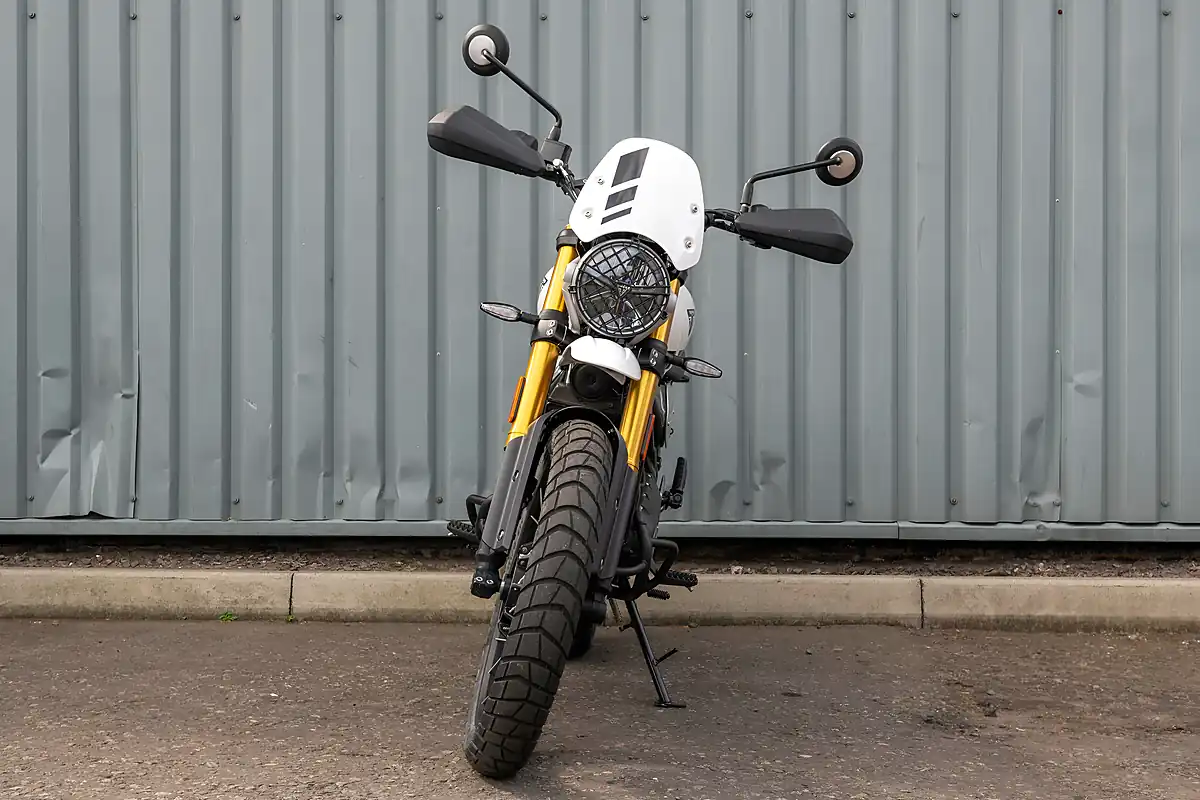 Used 2026 Triumph Scrambler 400 Xc Vanilla White - Interior and Exterior details 3