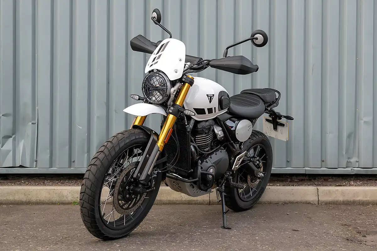 Used 2026 Triumph Scrambler 400 Xc Vanilla White - Interior and Exterior details 4