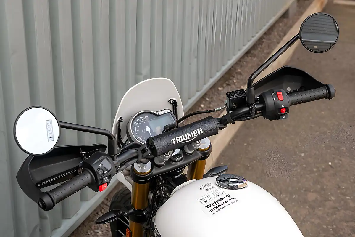 Used 2026 Triumph Scrambler 400 Xc Vanilla White - Interior and Exterior details 9