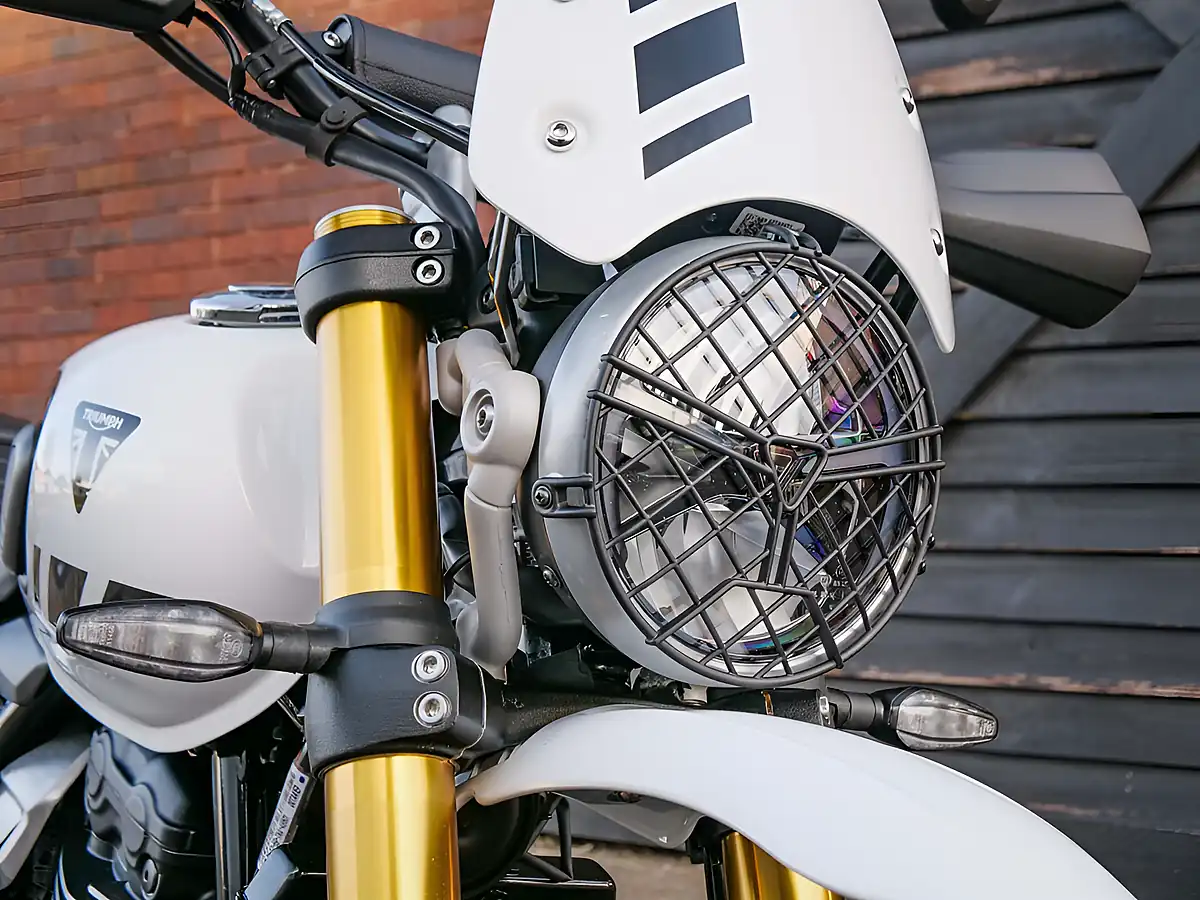Used 2026 Triumph Scrambler 400 Xc Vanilla White - Interior and Exterior details 3