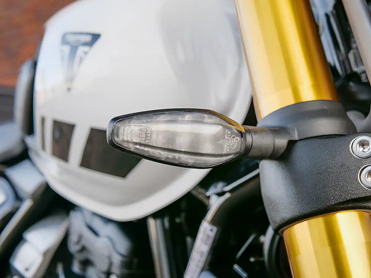 Used 2026 Triumph Scrambler 400 Xc Vanilla White - Interior and Exterior details 7