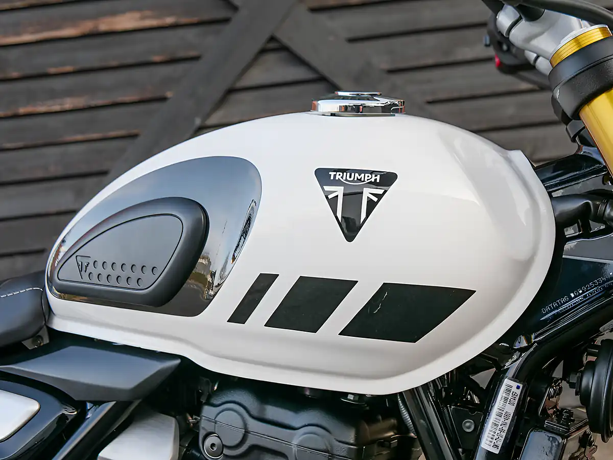 Used 2026 Triumph Scrambler 400 Xc Vanilla White - Interior and Exterior details 9