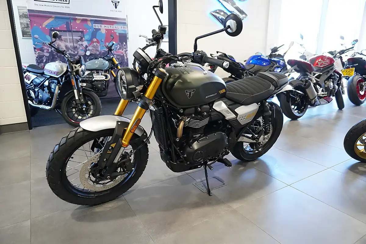 Used 2026 Triumph Scrambler 900 Matt Khaki Green/ Black - Interior and Exterior details 6