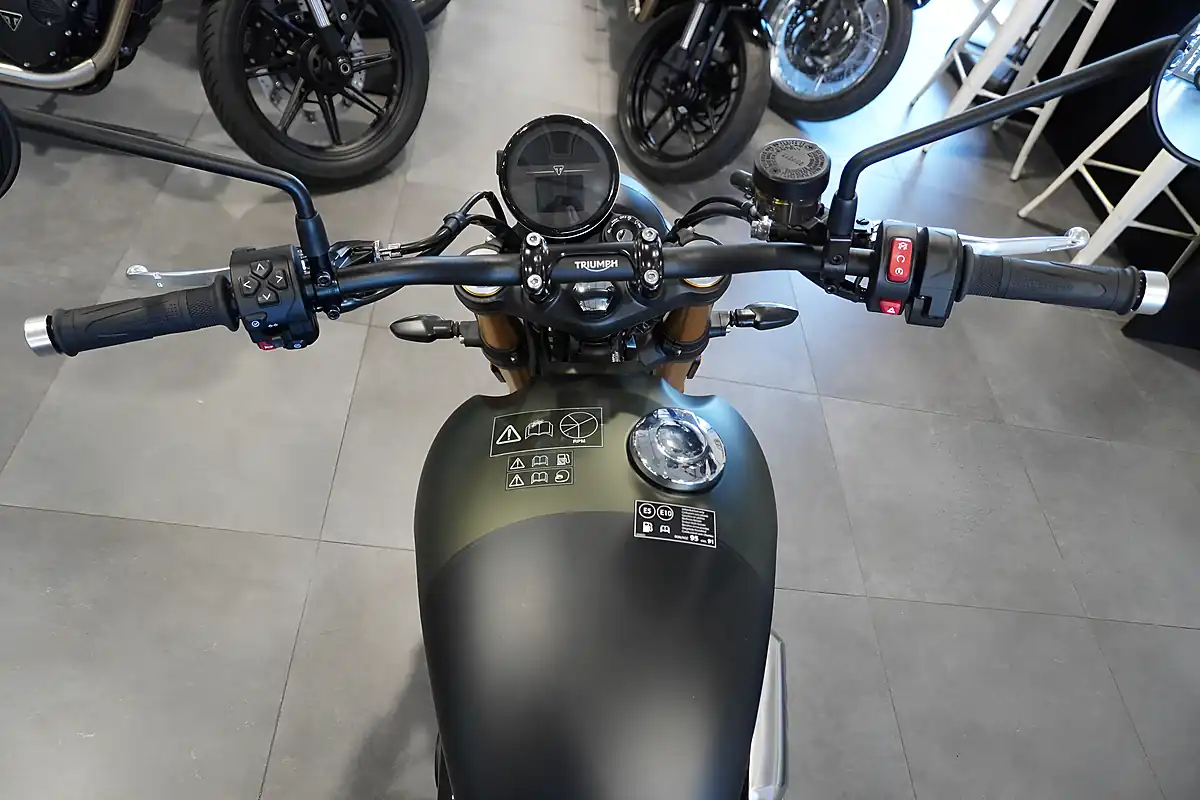 Used 2026 Triumph Scrambler 900 Matt Khaki Green/ Black - Interior and Exterior details 7