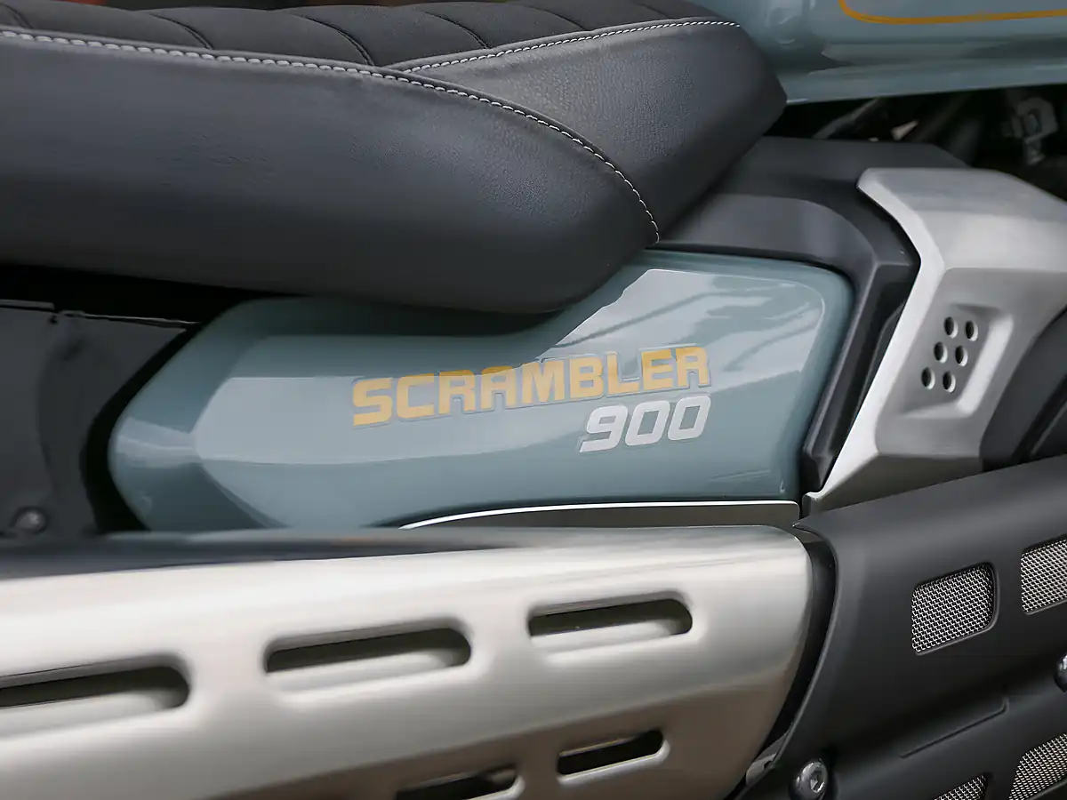 Used 2026 Triumph Scrambler 900 Urban Grey - Interior and Exterior details 14