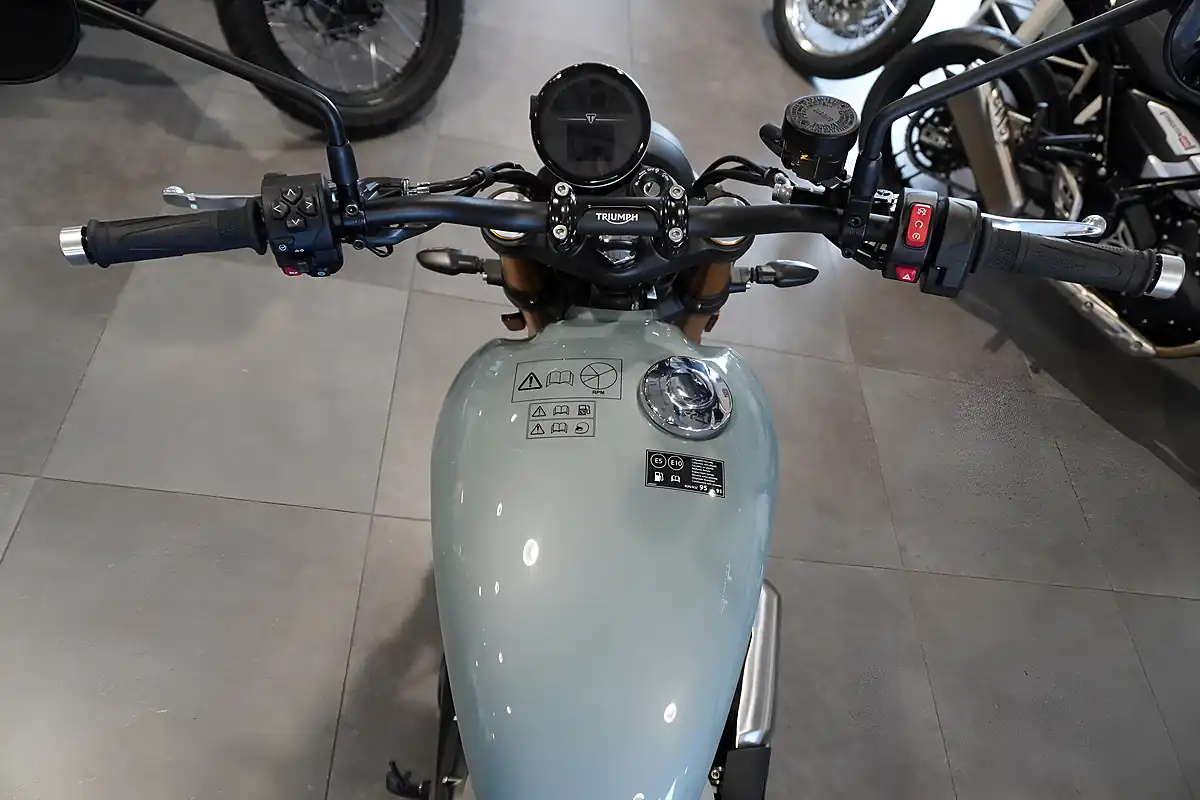 Used 2026 Triumph Scrambler 900 Urban Grey - Interior and Exterior details 7