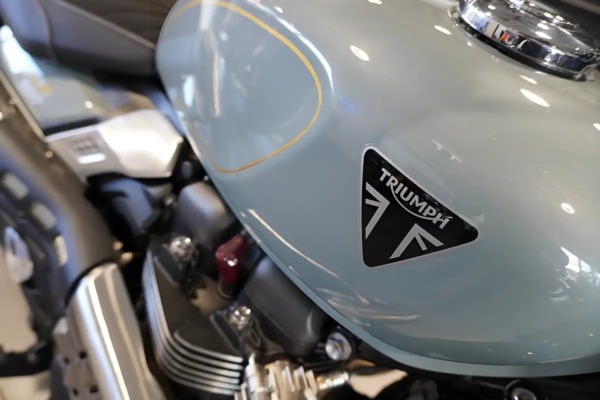 Used 2026 Triumph Scrambler 900 Urban Grey - Interior and Exterior details 9