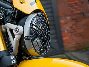 Used 2026 Triumph Scrambler Xc Racing Yellow - Interior and Exterior details 14