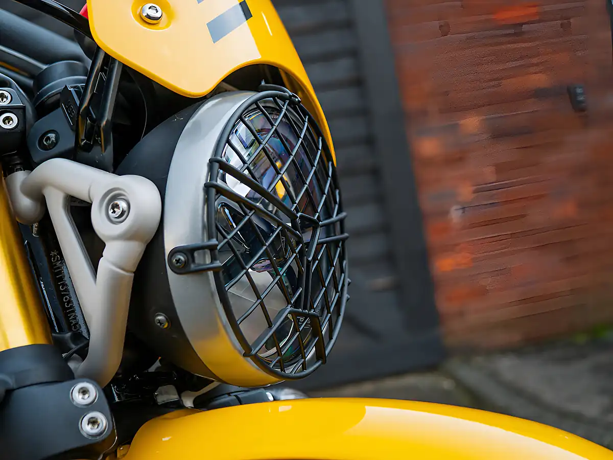 Used 2026 Triumph Scrambler Xc Racing Yellow - Interior and Exterior details 14
