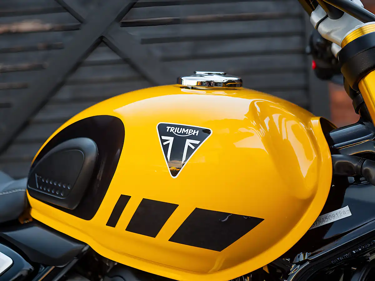 Used 2026 Triumph Scrambler Xc Racing Yellow - Interior and Exterior details 9
