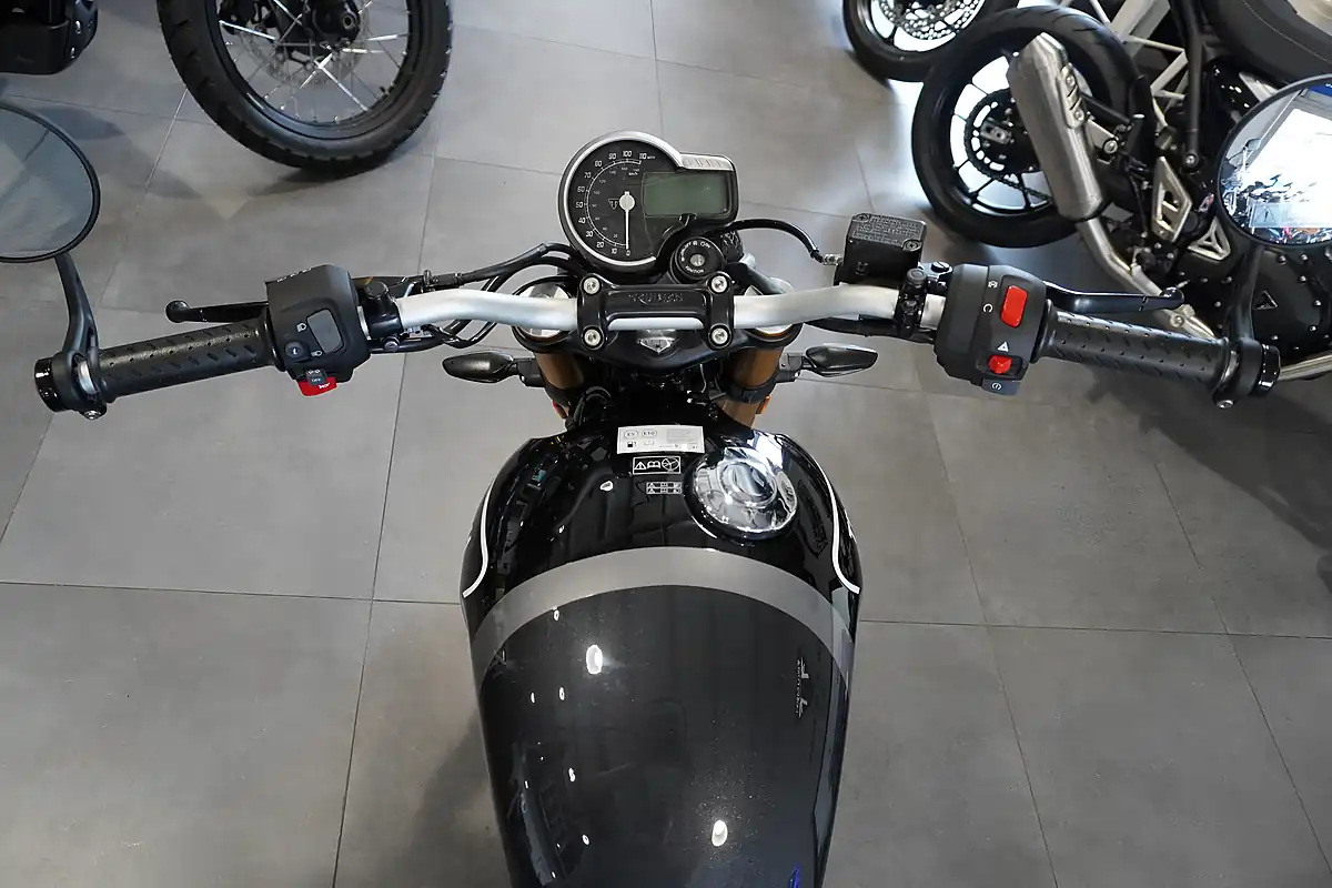 Used 2026 Triumph Speed 400 Phantom Black - Interior and Exterior details 7