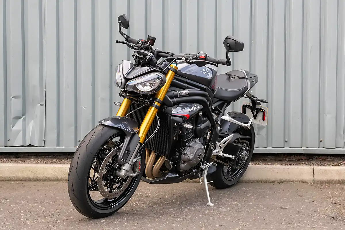 Used 2026 Triumph Speed Triple RS Granite / Diablo Red - Interior and Exterior details 4