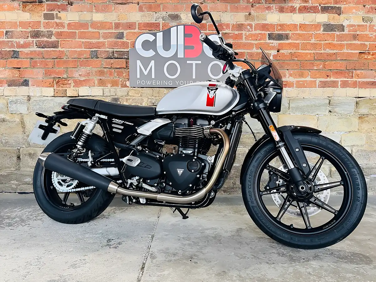 Used 2026 Triumph Speed Twin 900 Retro Silver - Front View