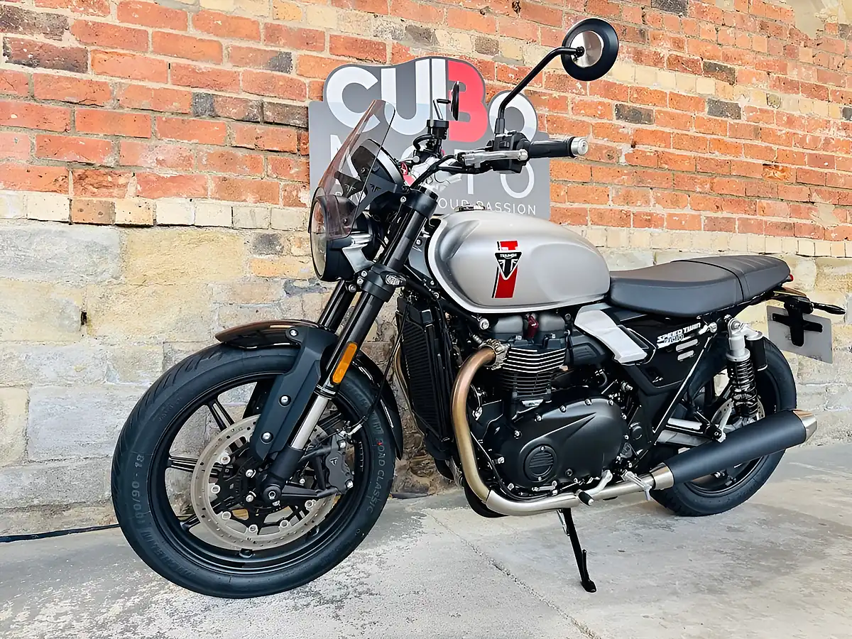 Used 2026 Triumph Speed Twin 900 Retro Silver - Interior and Exterior details 12