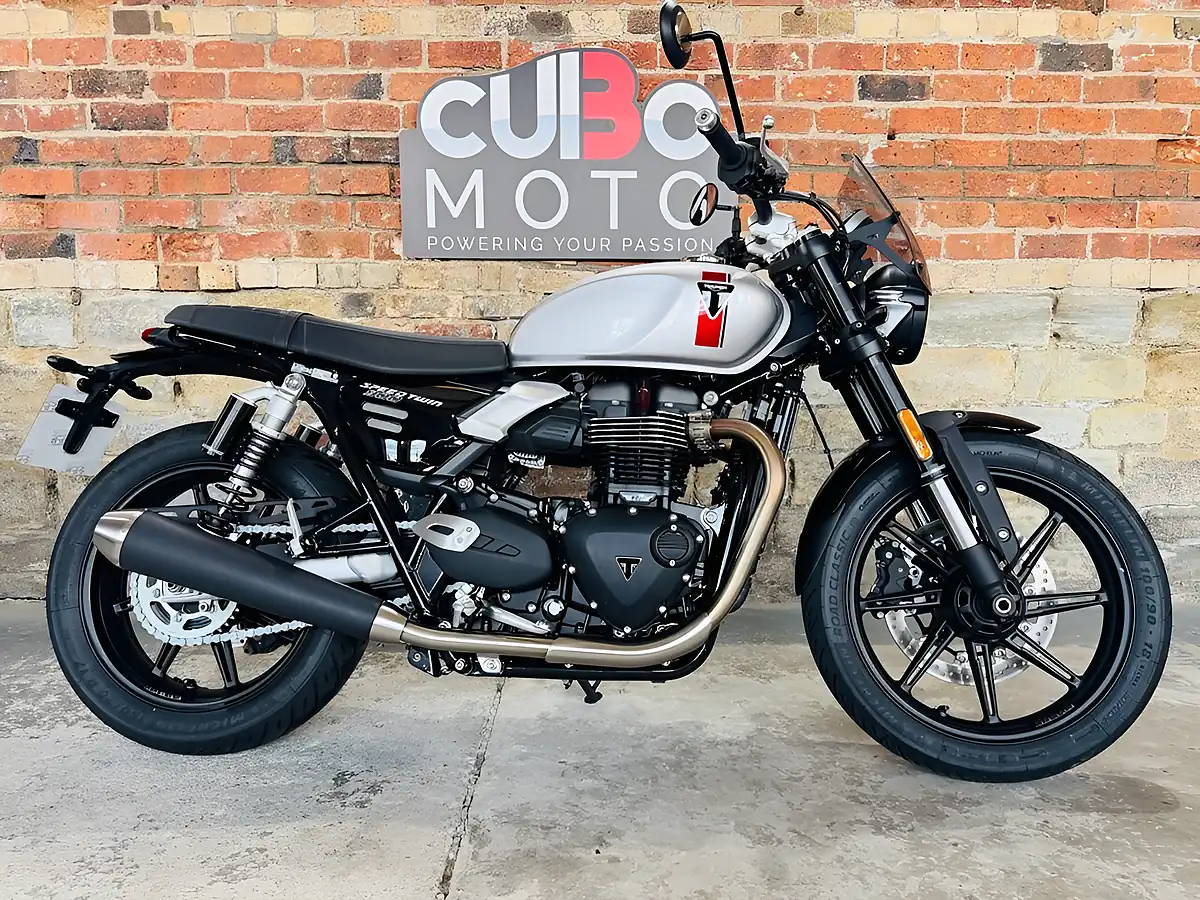 Used 2026 Triumph Speed Twin 900 Retro Silver - Interior and Exterior details 2