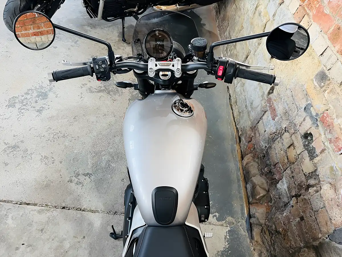 Used 2026 Triumph Speed Twin 900 Retro Silver - Interior and Exterior details 20
