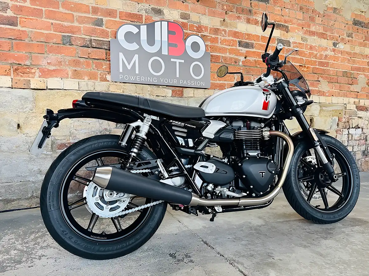 Used 2026 Triumph Speed Twin 900 Retro Silver - Interior and Exterior details 4