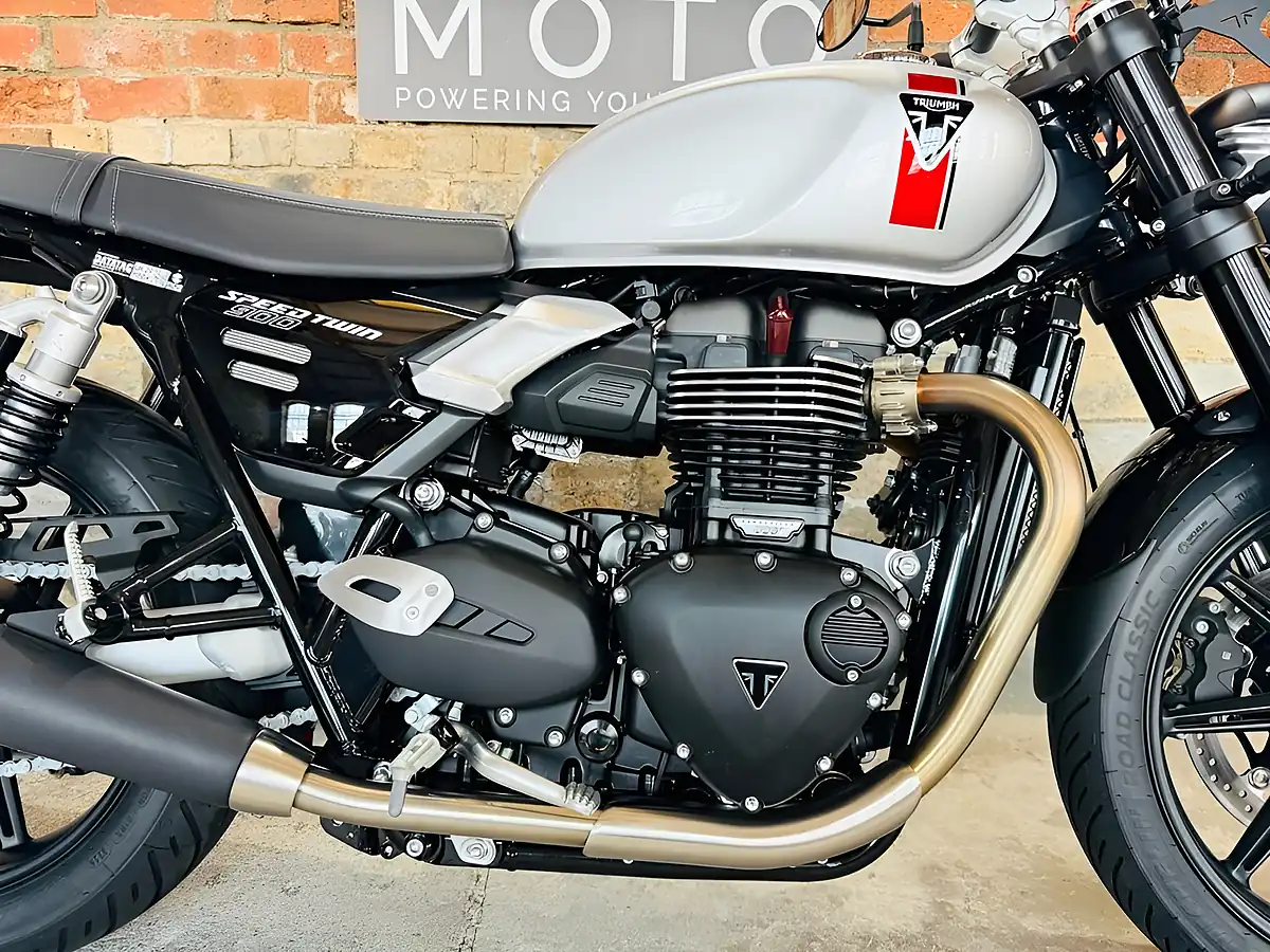 Used 2026 Triumph Speed Twin 900 Retro Silver - Interior and Exterior details 7