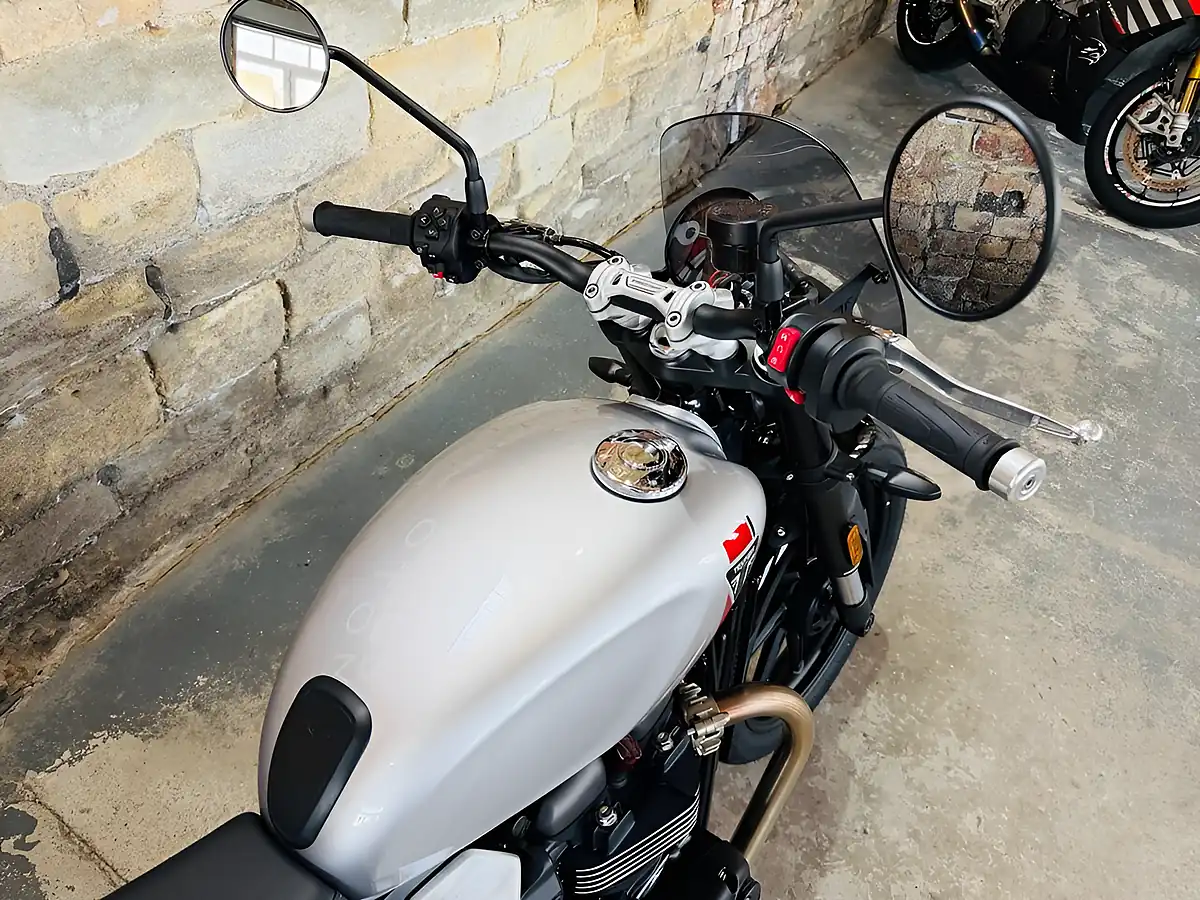 Used 2026 Triumph Speed Twin 900 Retro Silver - Interior and Exterior details 8