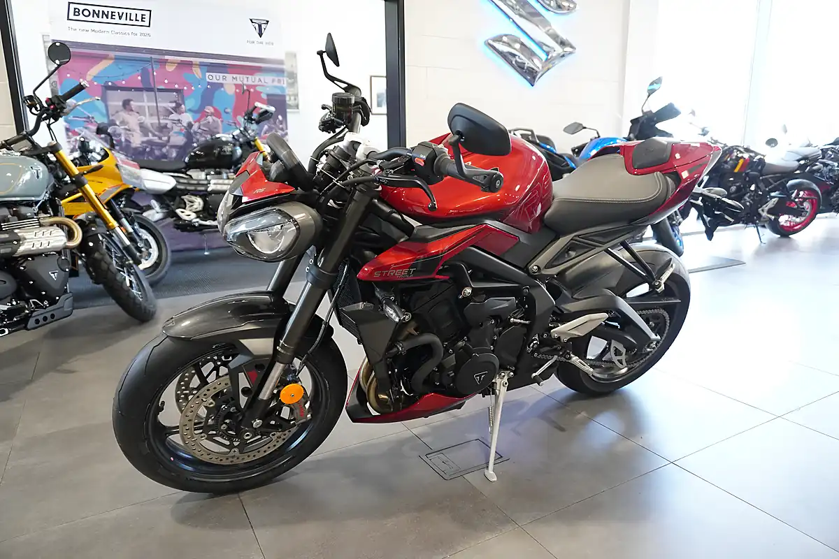 Used 2026 Triumph Street Triple 765 RS Carnival Red - Interior and Exterior details 6