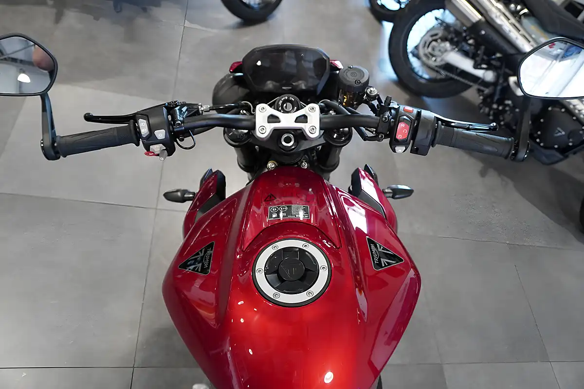 Used 2026 Triumph Street Triple 765 RS Carnival Red - Interior and Exterior details 7