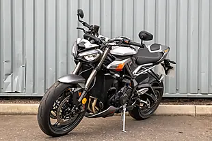 Used 2026 Triumph Street Triple RS Silver Ice - Interior and Exterior details 4