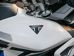 Used 2026 Triumph Tiger 1200 Alpine Edition Satin Crystal White - Interior and Exterior details 15
