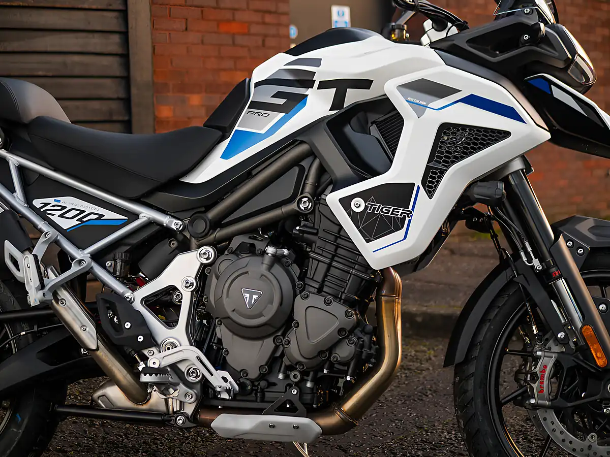 Used 2026 Triumph Tiger 1200 Alpine Edition Satin Crystal White - Interior and Exterior details 9
