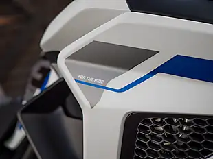 Used 2026 Triumph Tiger 1200 Alpine Edition Satin Crystal White - Interior and Exterior details 13