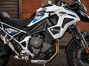 Used 2026 Triumph Tiger 1200 Alpine Edition Satin Crystal White - Interior and Exterior details 9