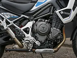 Used 2026 Triumph Tiger 1200 Alpine Edition Satin Crystal White - Interior and Exterior details 16