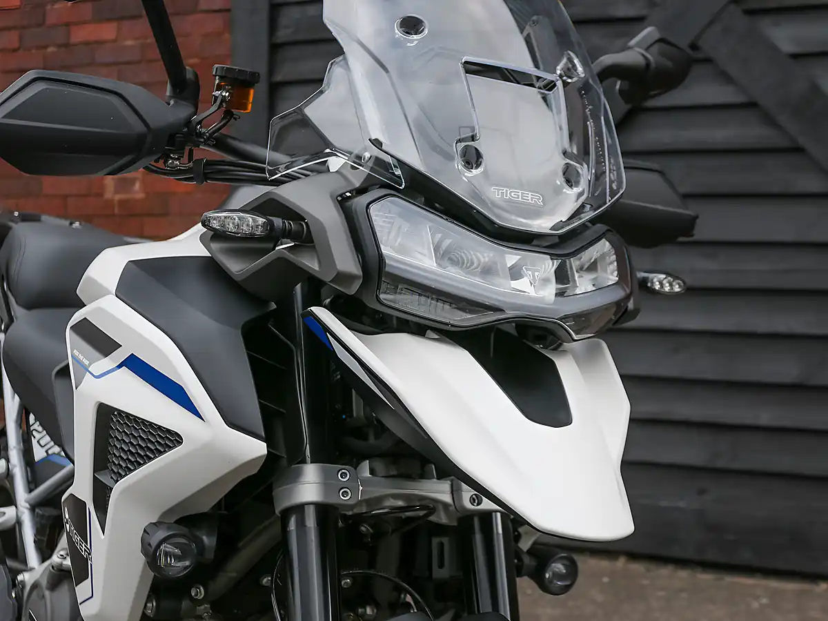 Used 2026 Triumph Tiger 1200 Alpine Edition Satin Crystal White - Interior and Exterior details 6