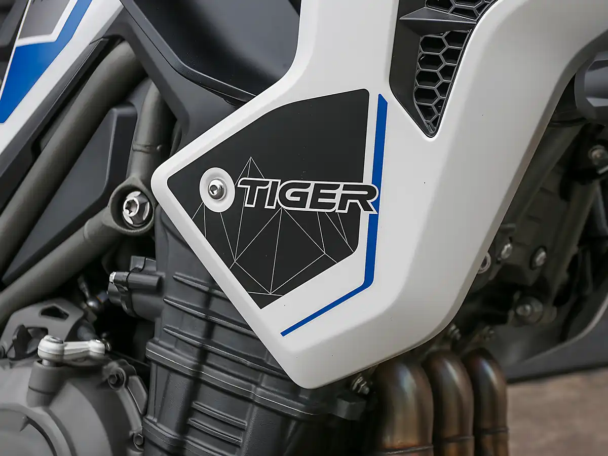 Used 2026 Triumph Tiger 1200 Alpine Edition Satin Crystal White - Interior and Exterior details 8