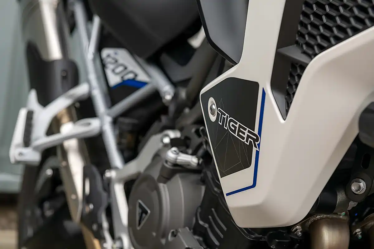 Used 2026 Triumph Tiger 1200 Alpine Edition Satin Crystal White - Interior and Exterior details 6