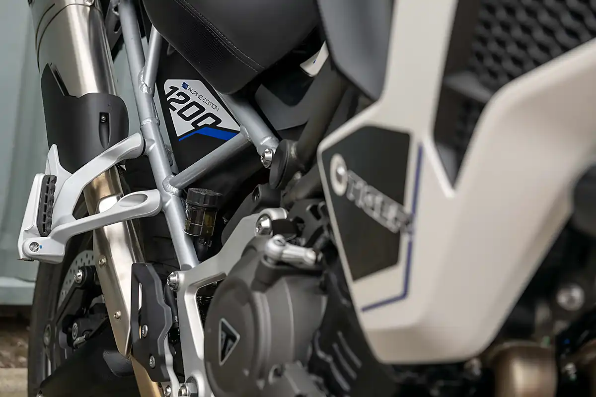 Used 2026 Triumph Tiger 1200 Alpine Edition Satin Crystal White - Interior and Exterior details 7