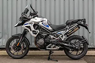Used 2026 Triumph Tiger 1200 Alpine Edition Satin Crystal White - Interior and Exterior details 9