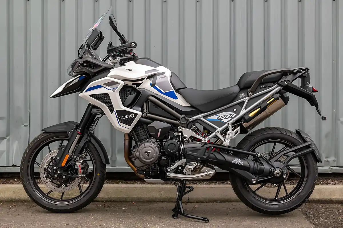 Used 2026 Triumph Tiger 1200 Alpine Edition Satin Crystal White - Interior and Exterior details 9