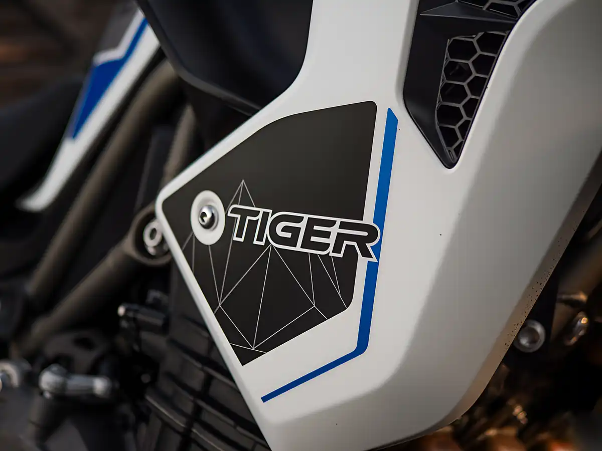 Used 2026 Triumph Tiger 1200 Alpine Edition Satin Crystal White - Interior and Exterior details 11
