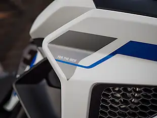 Used 2026 Triumph Tiger 1200 Alpine Edition Satin Crystal White - Interior and Exterior details 13