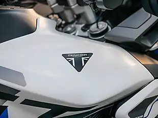 Used 2026 Triumph Tiger 1200 Alpine Edition Satin Crystal White - Interior and Exterior details 15