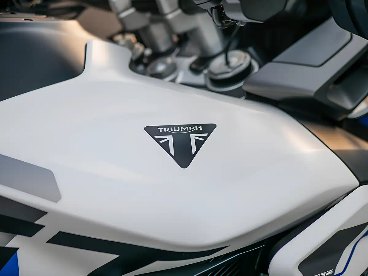 Used 2026 Triumph Tiger 1200 Alpine Edition Satin Crystal White - Interior and Exterior details 15
